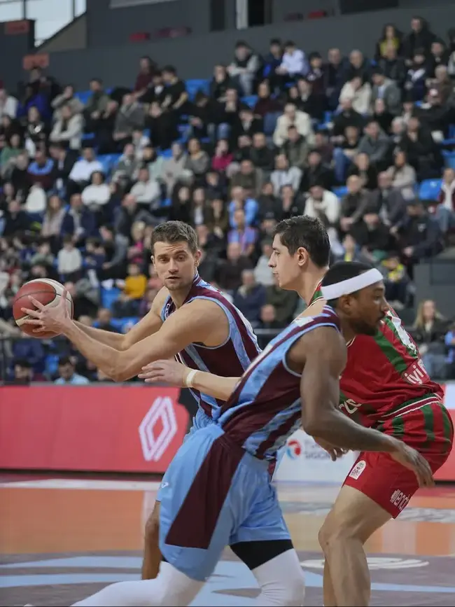 Trabzonspor, Konuk Ettiği Karşıyaka'yı Dominant Bir Oyunla 89-79 Mağlup Etmeyi Başardı.