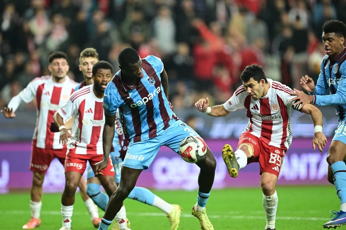 Fırtına Antalya’da Takıldı: Direkler ve Kaçan Penaltı Galibiyeti Engelledi!