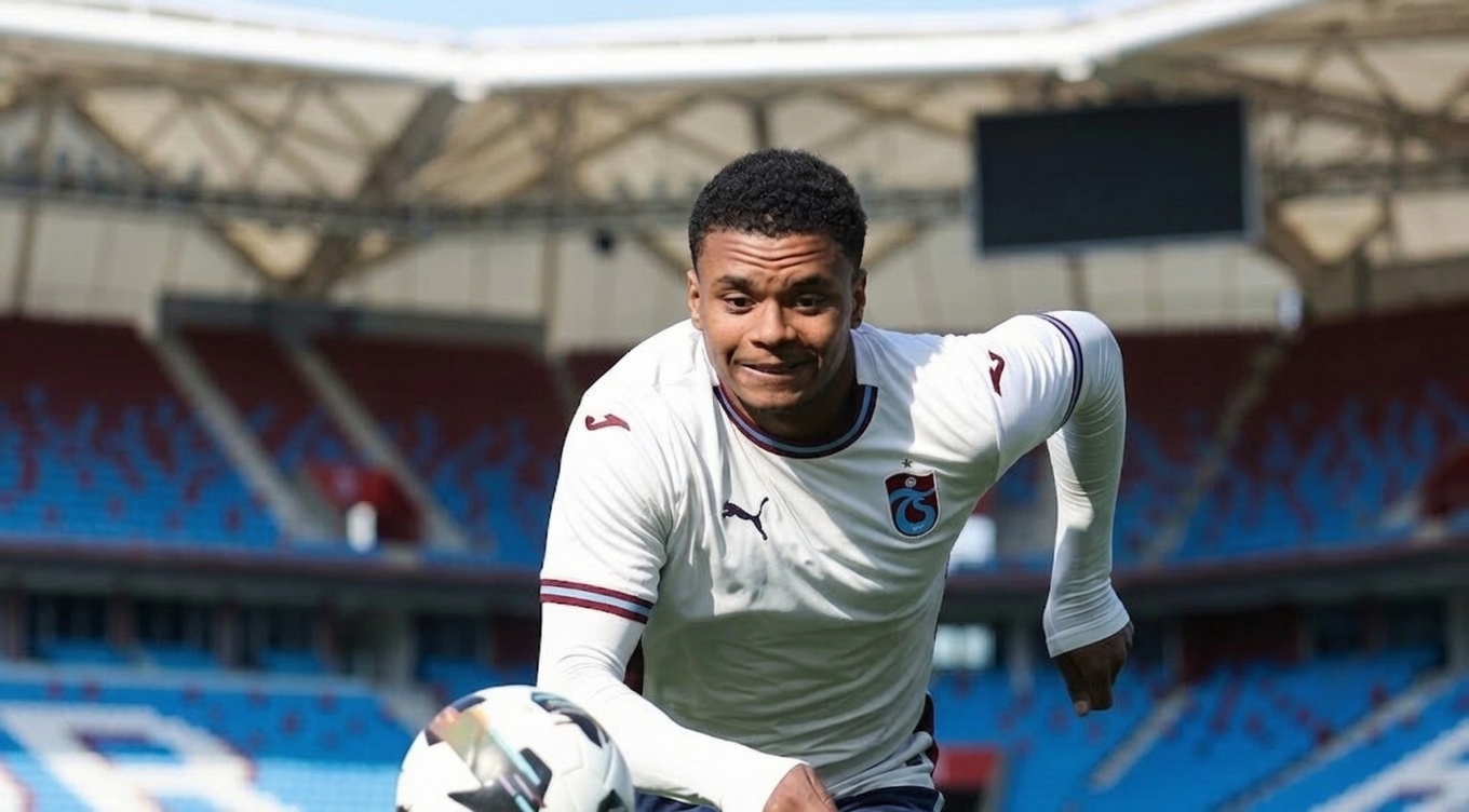 Trabzonspor Tarihinin En Pahalı Bombası İstanbul’da! Roma ve Benfica’yı Çıldırtan Portekizli Yıldız Noah Saviolo Geldi!