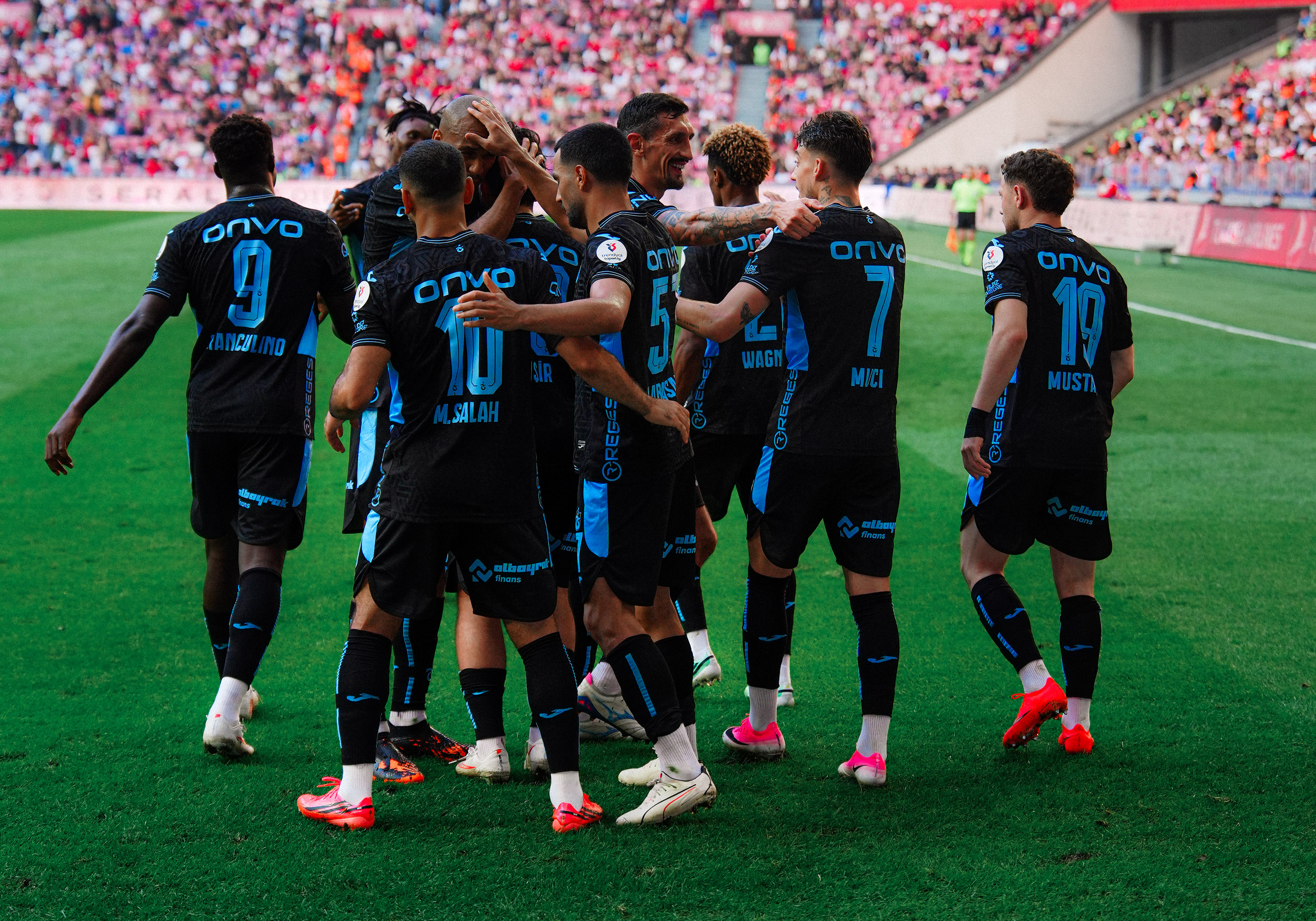 Trabzonspor Karadeniz Derbisinde Samsunspor'u 3-0 İle Geçti